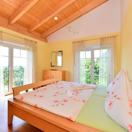 Holiday home Charming With Terrace In Deggendorf